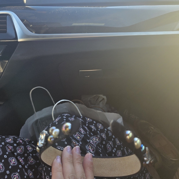 Elegant Black Embellished Handcrafted Headband - Picture 7 of 8